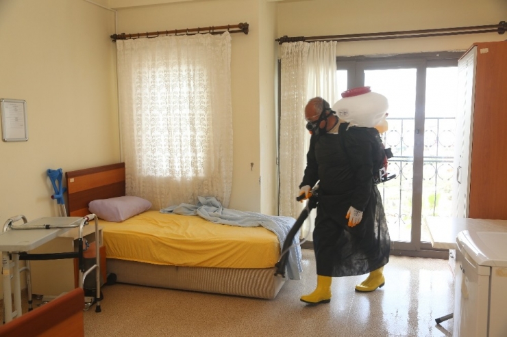 Erdemli’de Dezenfekte Çalışmaları Sürüyor