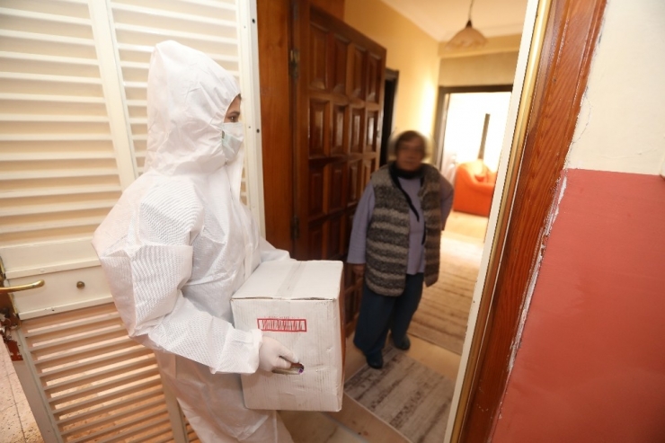 Mezitli’de Evden Çıkamayan Vatandaşlara Erzak Yardımı