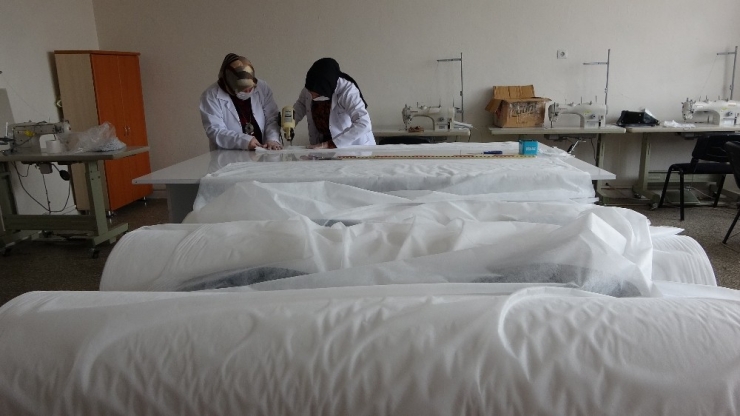 Gönüllü Kadınlar Maske Üretimine Başladı