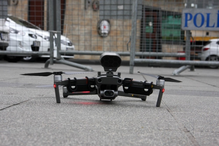 Polisten Vatandaşlara Drone İle "Evde Kalın" Uyarısı
