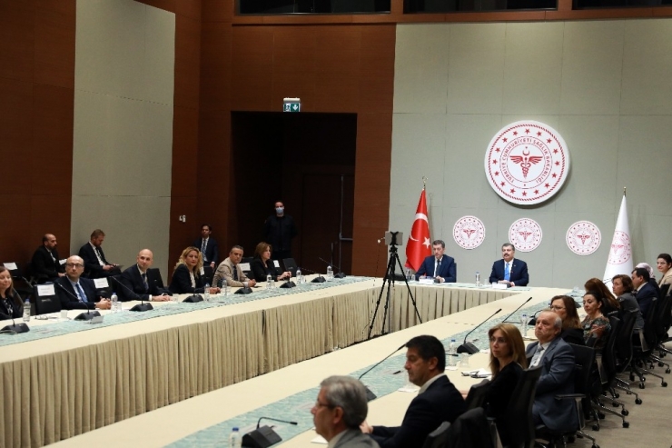 Sağlık Bakanı Koca: “Sağlıklı Görünen Biri Başkası İçin Ölüm Sebebi Olabilir”