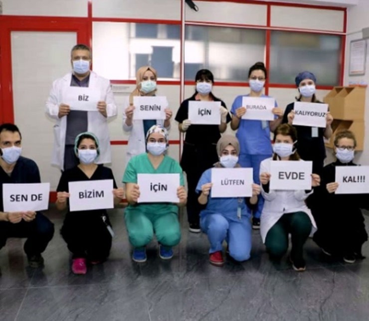 Sağlık Çalışanlarına Akciğer Nakli Olmuş Ve Nakil Bekleyen Hastalardan Anlamlı Destek