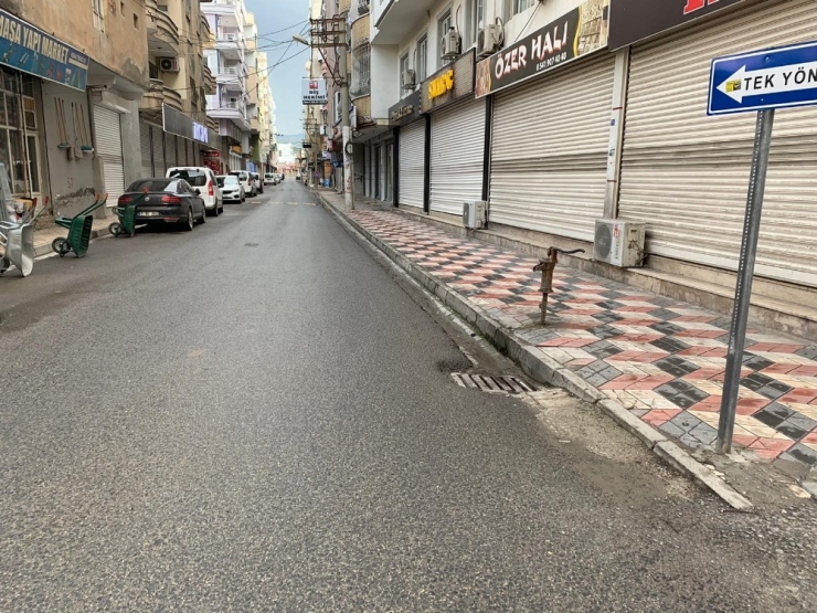 Cizre’de Cadde Ve Sokaklar Yıkanıyor