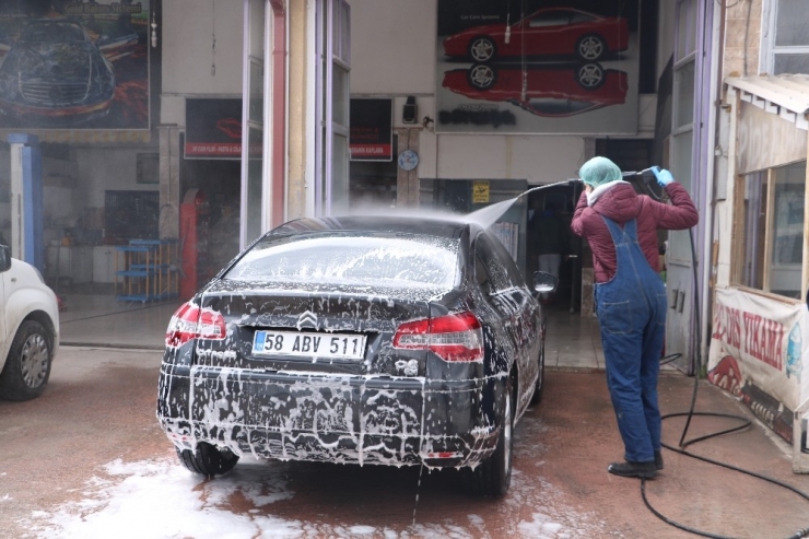 Araçlarını Koronavirüse Karşı Ozonla Temizliyorlar