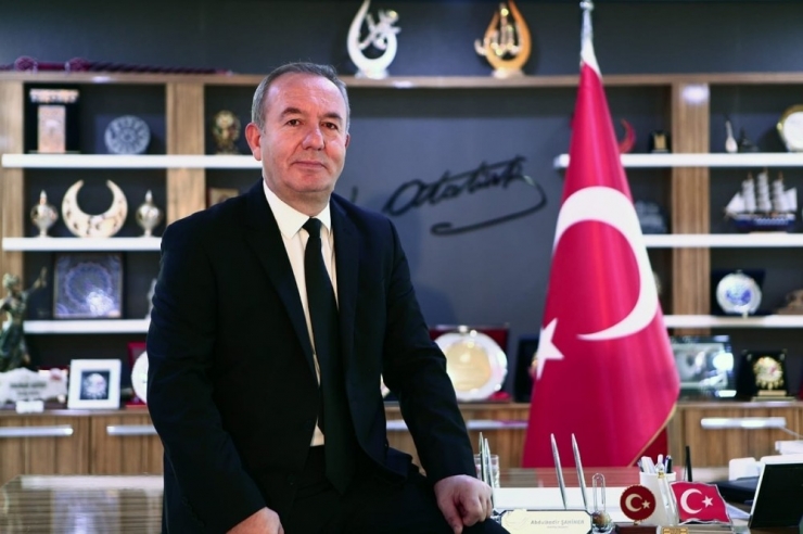 Önce Virüs Salgını İçin Uyardı, Sonra Söz Verdi