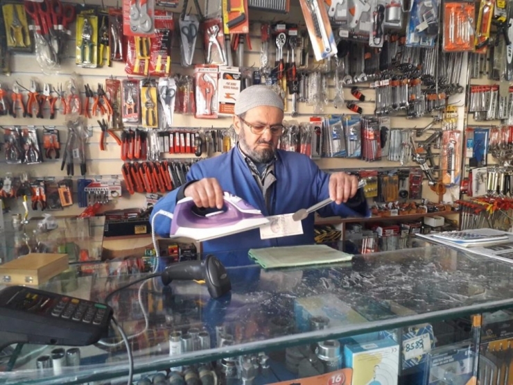 Koronaya Karşı Parayı Ütüleyen Adam Konuştu