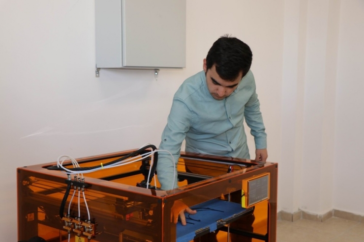 Kapadokya Teknopark Korona Virüs İle Mücadele Kapsamında Siperlik Üretiyor