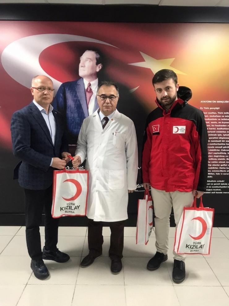 Kızılay’dan Hasta Ve Yakınlarına Hijyen Seti