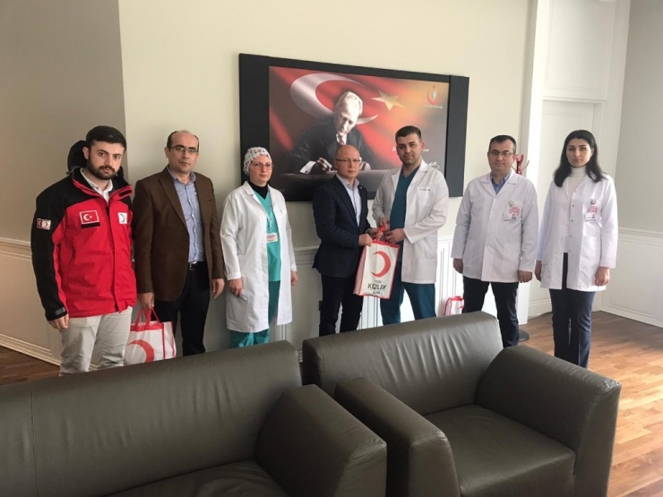 Kızılay’dan Hasta Ve Yakınlarına Hijyen Seti