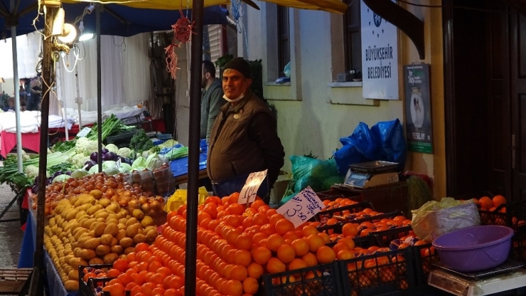 Bursa’nın Tarihi Pazarı Boş Kaldı