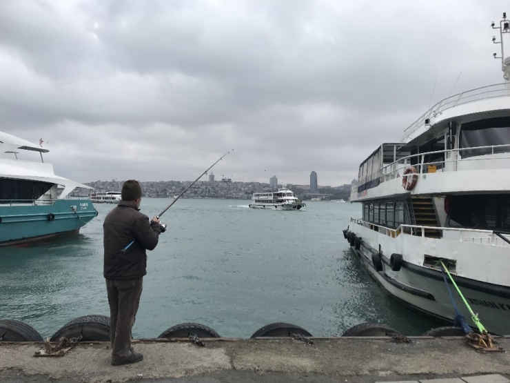 Üsküdar Sahillerinde Korona Önlemi: Balık Tutmak Yasaklandı