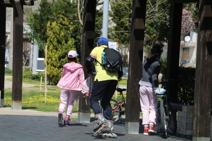 Uyarıyı Duyan Yabancılar Sporu Bırakıp Parkları Boşalttılar
