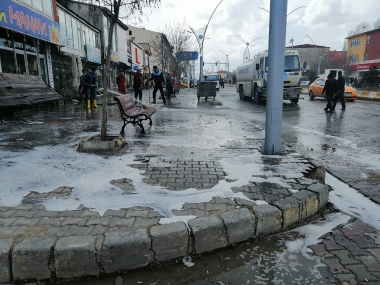 Çaldıran Belediyesinden Korona Virüsüne Karşı Dezenfekte Çalışması