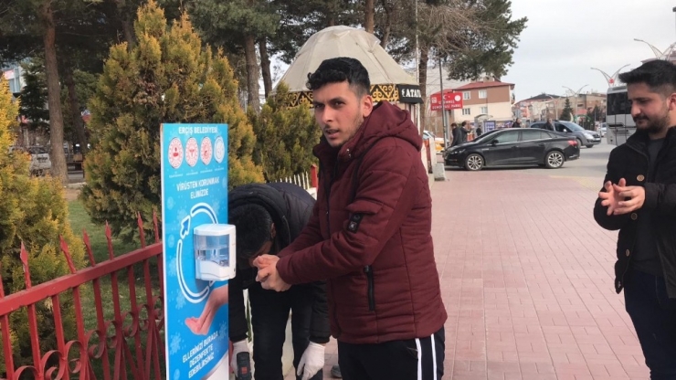 Erciş’te Sensörlü El Dezenfektan Noktaları Oluşturuldu