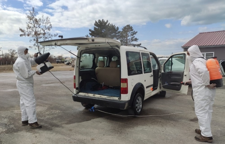 Korona Virüsüne Karşı Araçlar Dezenfekte Ediliyor