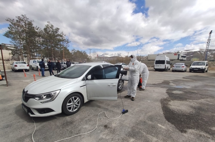 Korona Virüsüne Karşı Araçlar Dezenfekte Ediliyor