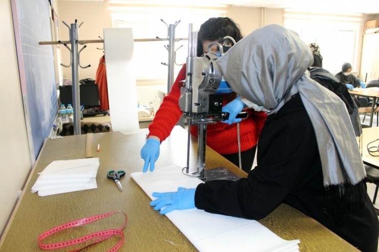 Yalova Halk Eğitim Haftada 10 Bin Maske Üretecek