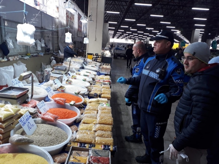 Bursa’da Pazarcı Esnafına Eldiven Ve Maske Denetimi
