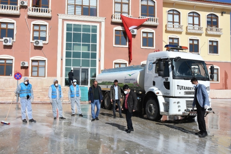 Tufanbeyli İlçesinde Her Mahalle Dezenfekte Ediliyor