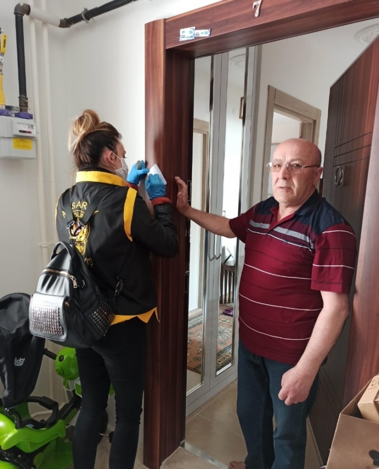 Aksaray’da Polis Ekipleri Yaşlı Ve Hastalara Online Hizmet Veriyor