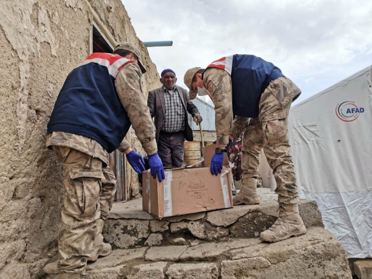 Jandarmayı Karşısında Gören Nine: “Kurban Olurum Ben Sizlere”