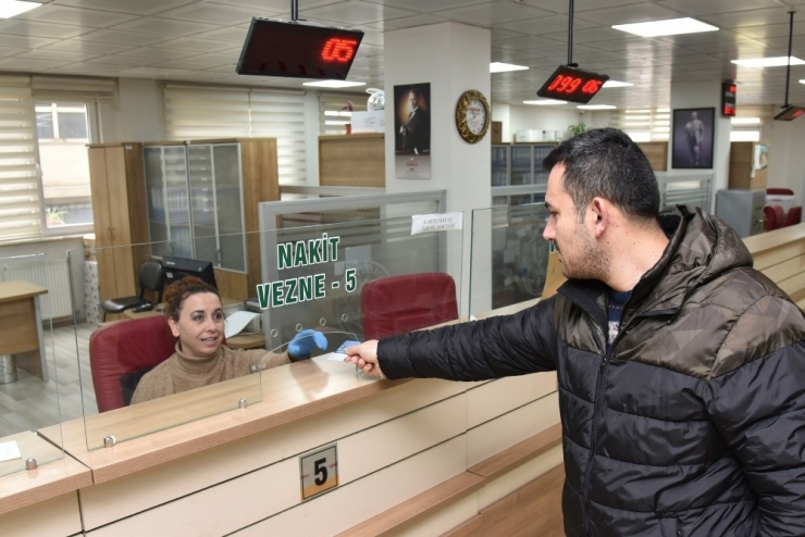 Giresun Belediyesi’nden Yeni Hizmet: “Su Sayaçlarınızı Doldurup Eve Getiriyoruz.”