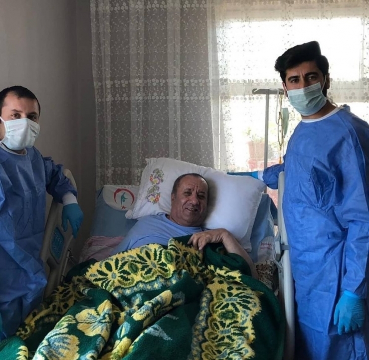 Ahlat’ta Yaşlı Vatandaşların Yardımına Koşuluyor