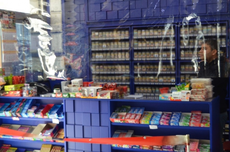 Bolu’da, Korona Virüsüne Karşı Asetat Ve Bantla Önlem Aldı