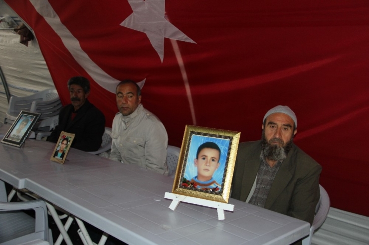 Hdp Önündeki Ailelerin Evlat Nöbeti 206’ncı Gününde