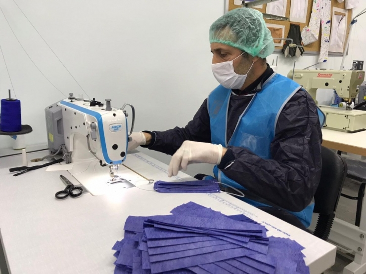 Denetimli Serbestlik Yükümlüleri, Sağlık Çalışanları İçin Maske Üretiyor