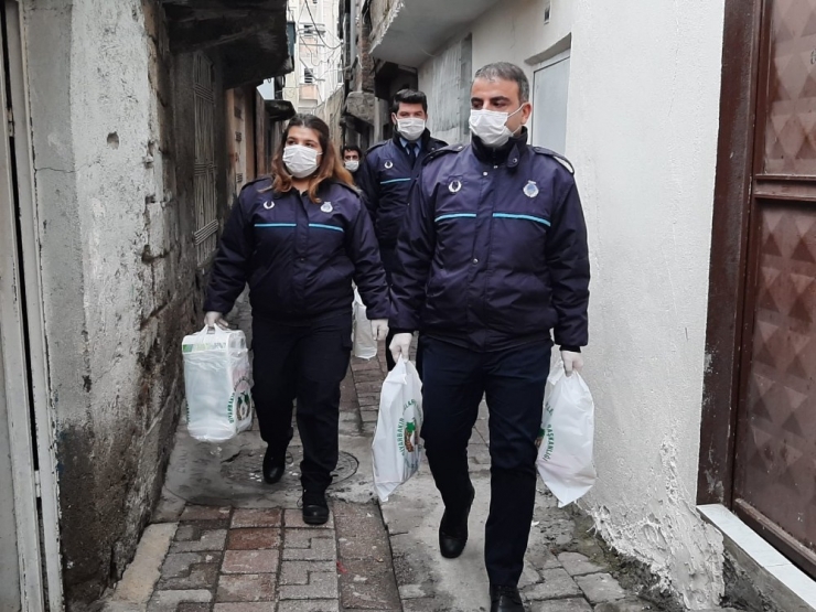 Bağlar Belediyesi Çalışanları Yaşlıların İhtiyaçlarını Karşılıyor