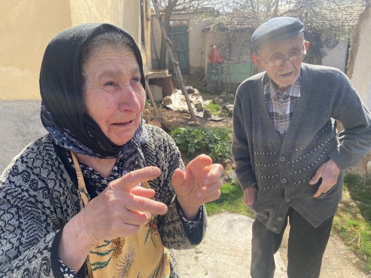 ‘Üzümlerini’ Paylaşacak Çocuklarını Bekliyor