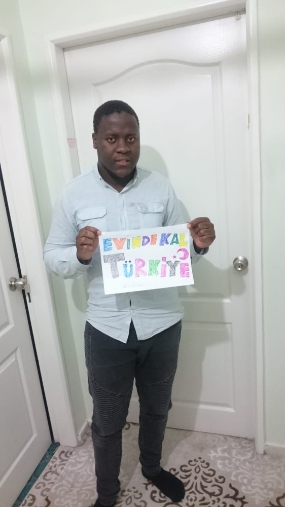 Farklı Milletten Öğrencilerin ‘Evde Kal Türkiye’ Çağrısı