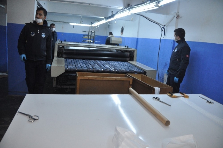 Gaziosmanpaşa’da 12 Bin Kaçak Maske Ele Geçirildi