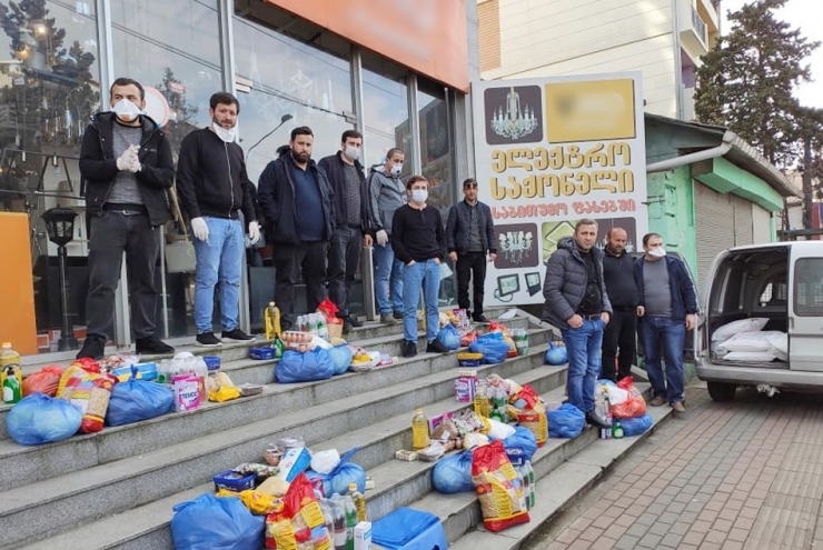 Gürcistan’da Hayırseverden Ailelere Yardım