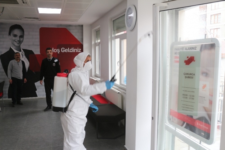 Çukurca’da Camiler Dezenfekte Edildi