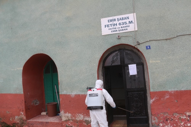 Çukurca’da Camiler Dezenfekte Edildi
