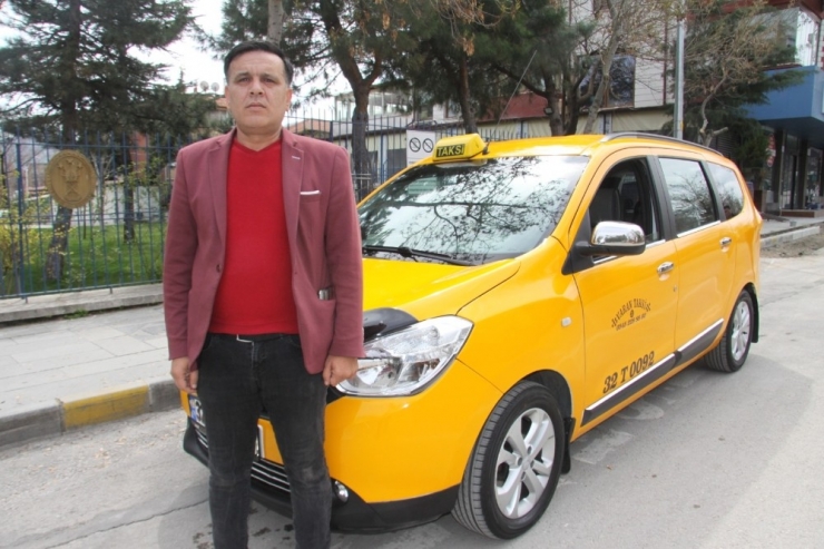 Ispartalı Taksiciden ’Korona Virüs’ Fedakarlığı