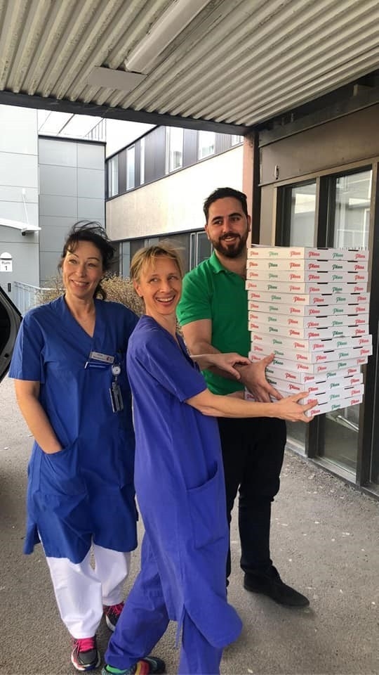 İsveç’te Türk Vatandaşlarından Sağlık Çalışanlarına Örnek Jest