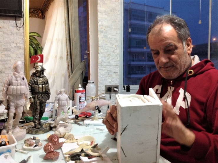 Korona Virüsü Salgını Sebebiyle Kaldığı Evinde 54 Biblo Heykel Yaptı