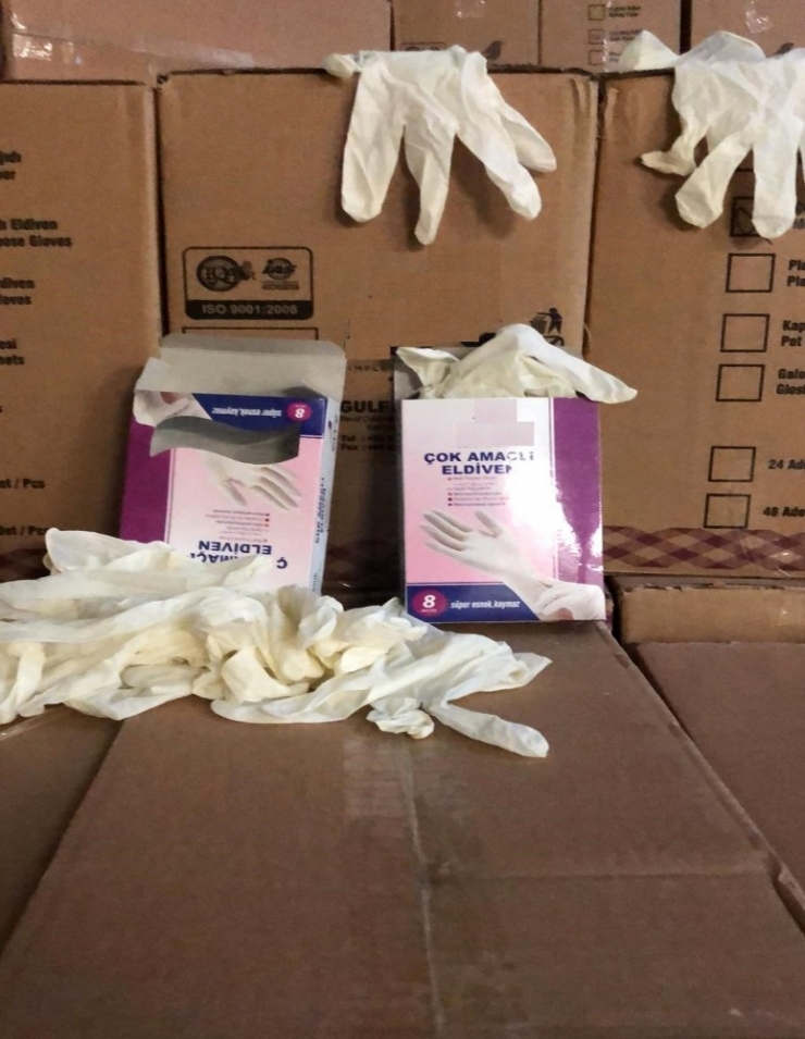 Kaçak Yolla Yurt Dışına Çıkarılmak İstenen 86 Bin Adet Tıbbi Eldiven Ele Geçirildi