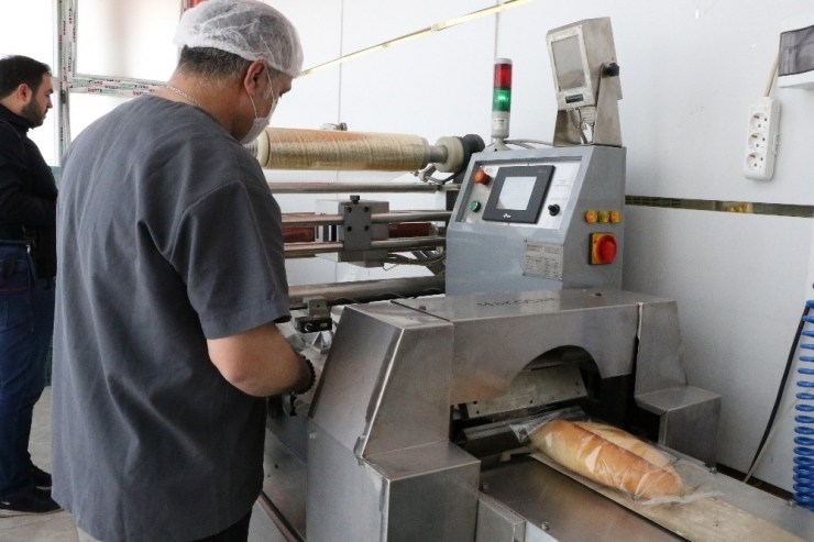 Ekmekler El Değmeden Vatandaşlara Ulaşıyor