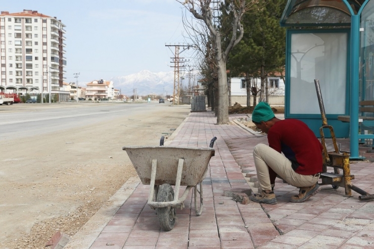 Karaman Belediyesinde Kaldırım Çalışması