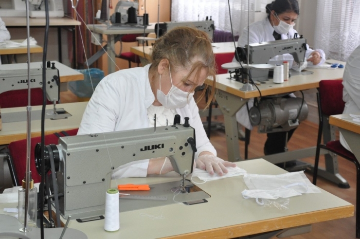 Kars’ta Tek Kullanımlık Maske Üretiliyor