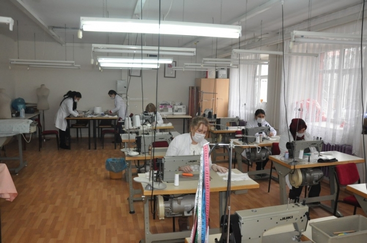 Kars’ta Tek Kullanımlık Maske Üretiliyor