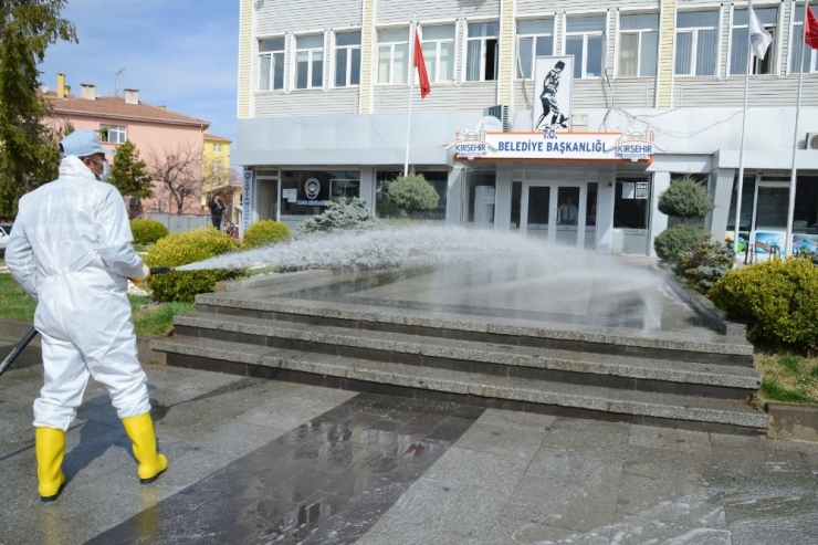 Kırşehir Belediyesi Cadde Ve Sokakları Köpüklü Su İle Yıkadı