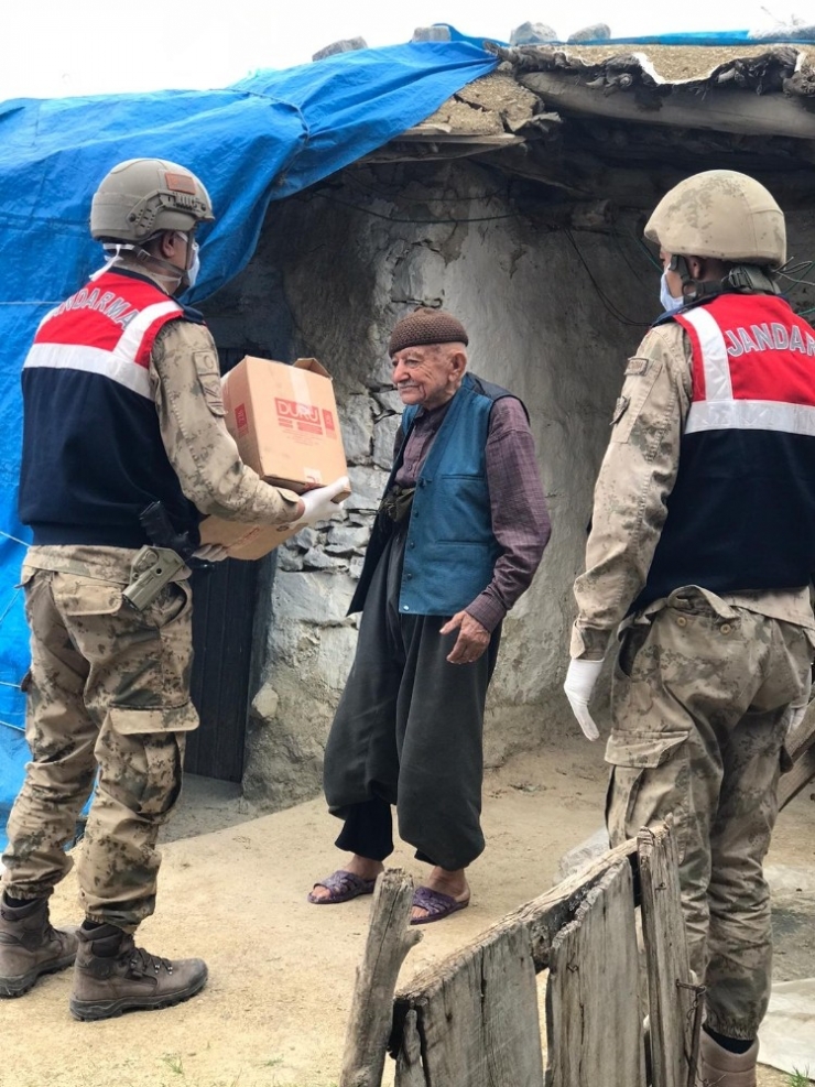 Jandarma Ve Polis Sokağa Çıkamayanlar İçin Seferber Oldu