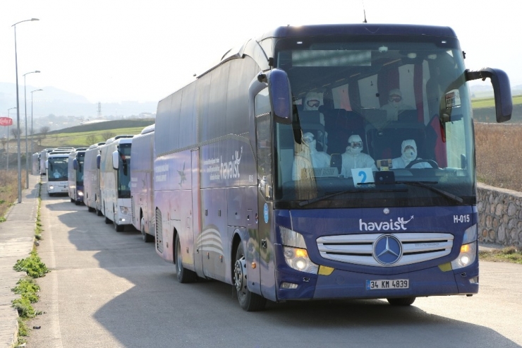 Havaalanındaki Yabancı Uyruklu Yolcular Karabük’e Getirilmeye Başlandı