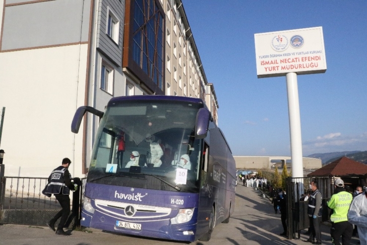 Havaalanındaki Yabancı Uyruklu Yolcular Karabük’e Getirilmeye Başlandı