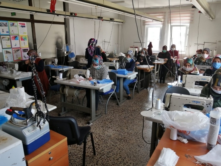 Elazığ’da Yüz Koruyucu Ve Maske Üretimi Başladı
